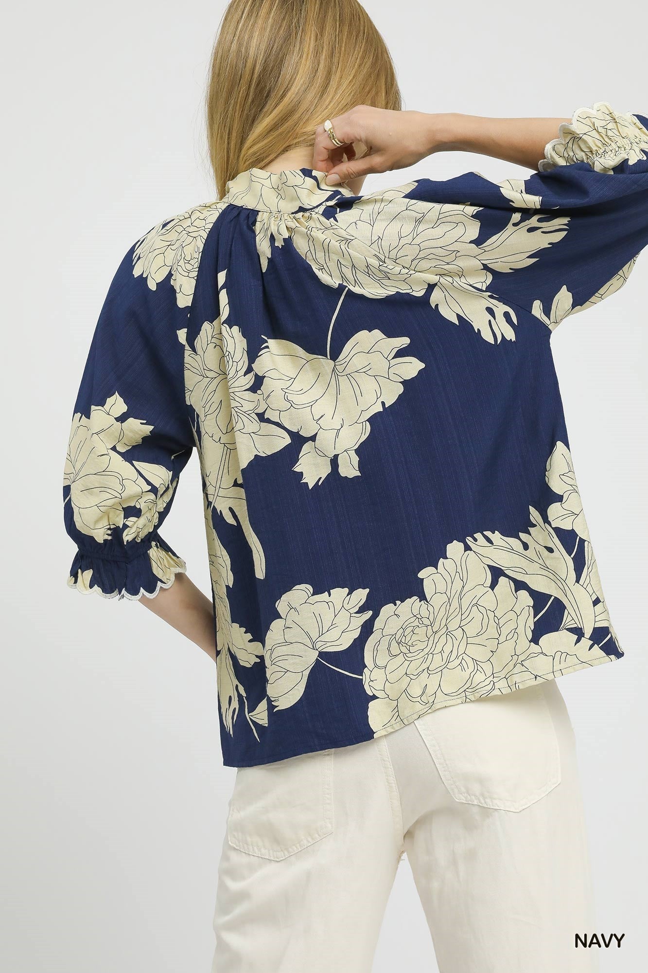 Lgith, breezy floral navy 3/4 sleeve top