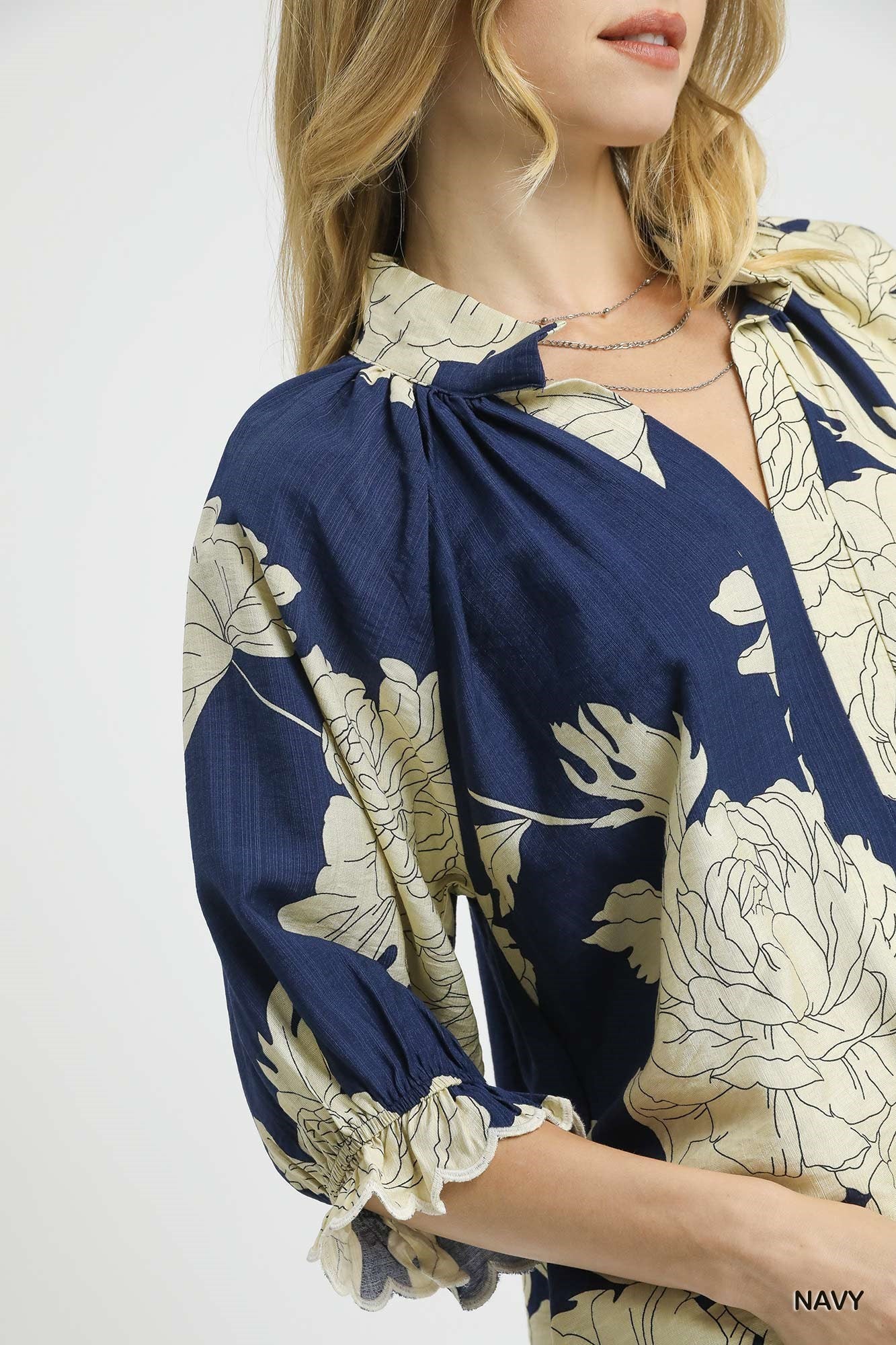 Lgith, breezy floral navy 3/4 sleeve top