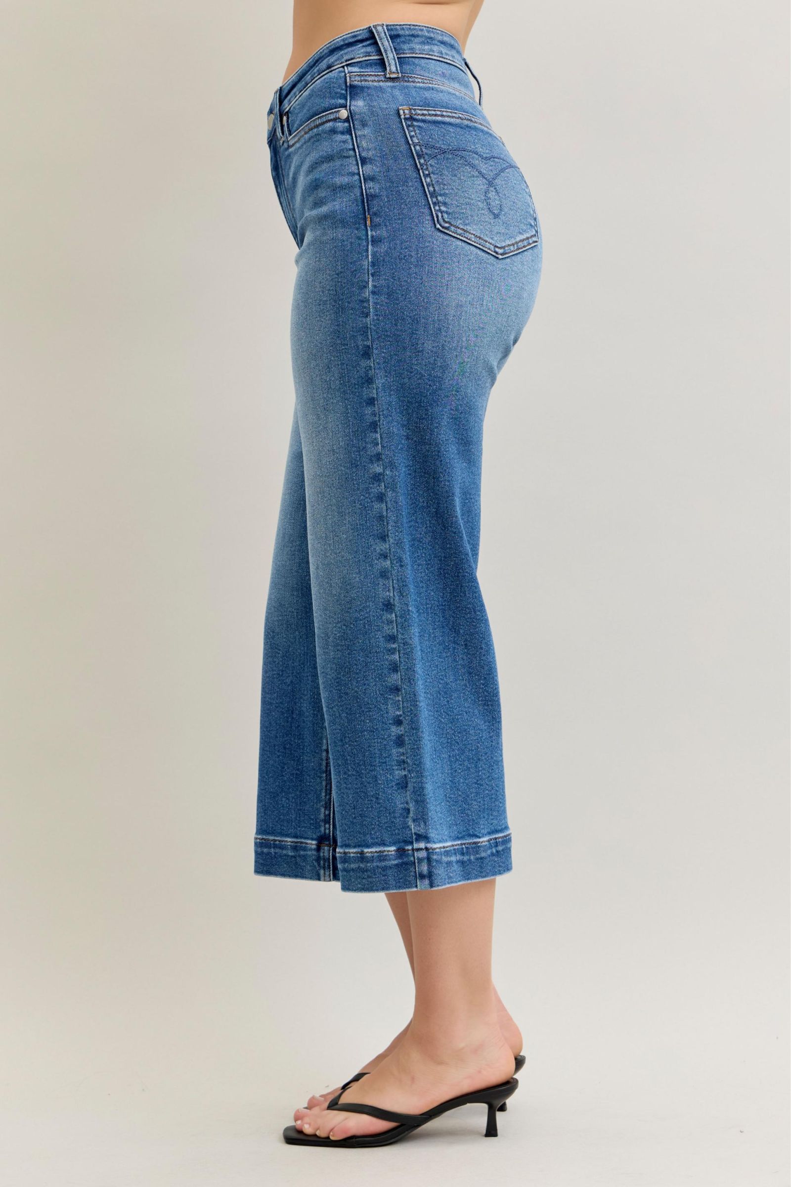 Judy Blue "Melanie" Mid Rise Wide Leg Crop with Wide Hem