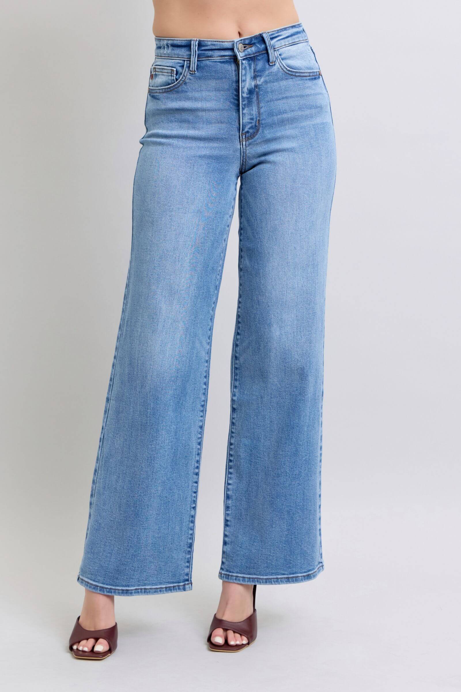 chic retro wide-leg fit judy blue jeans