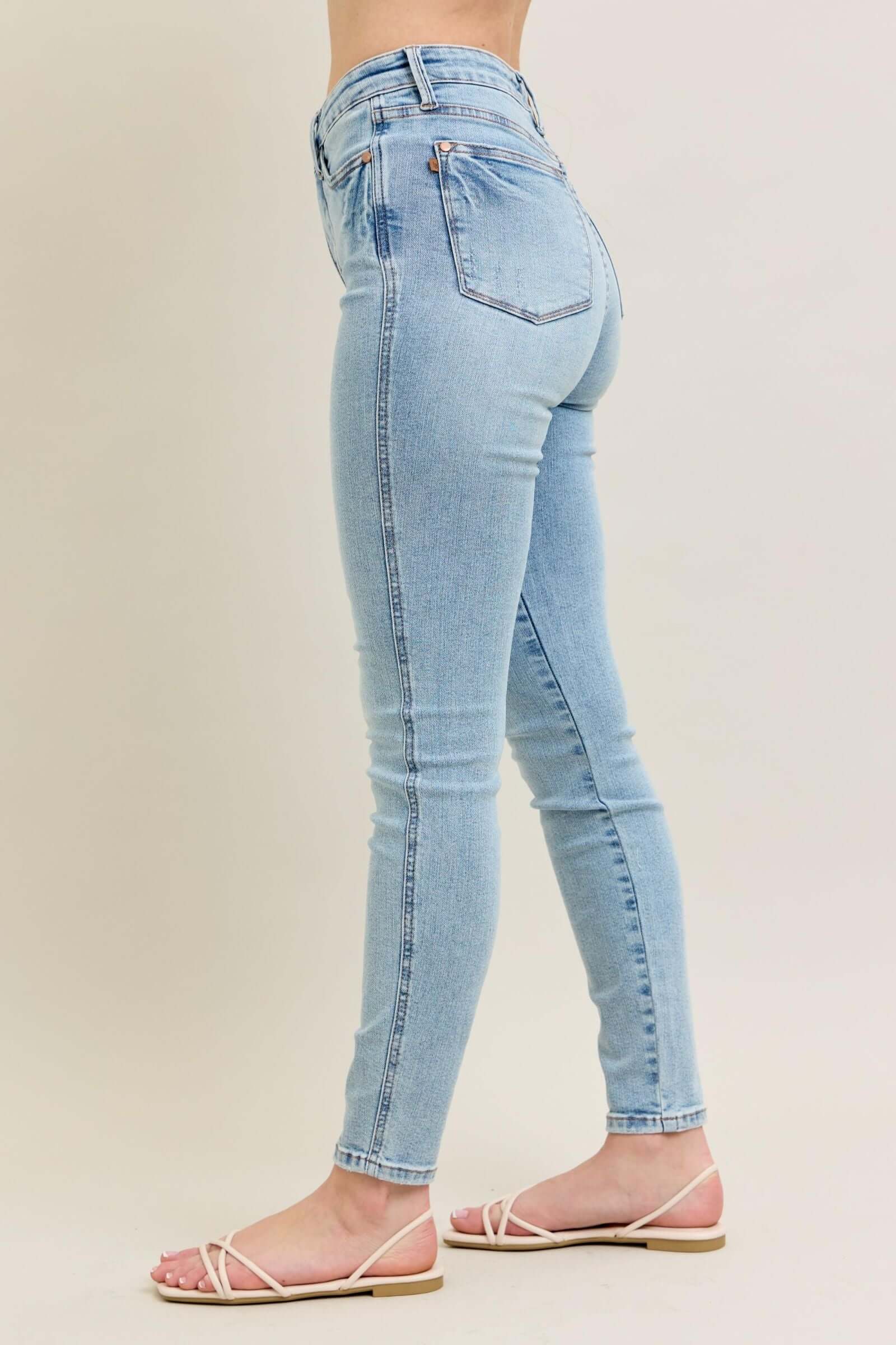 Judy Blue “Classic Contour” Mid Rise Vintage Wash Skinny Jeans
