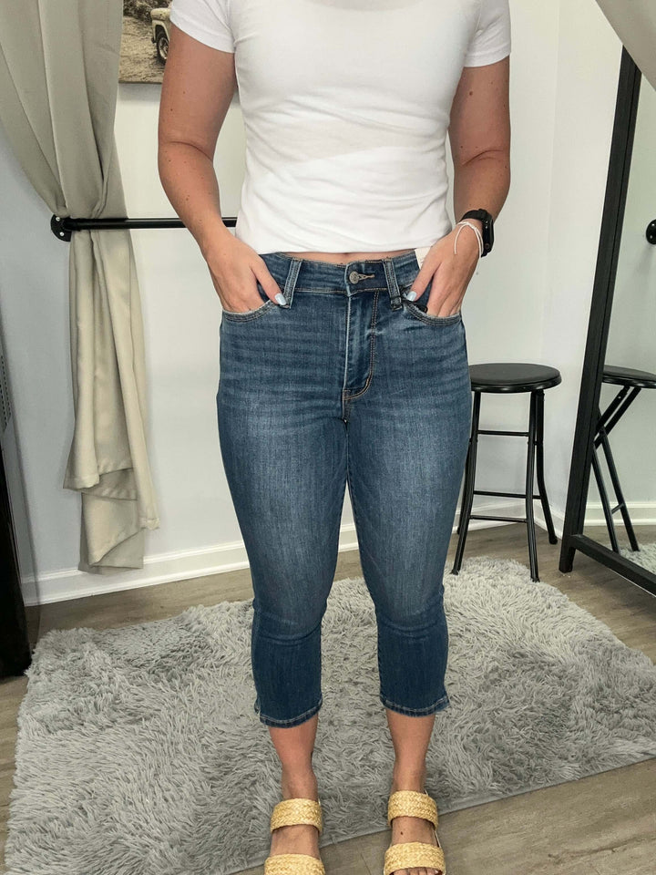 Judy Blue "Bridgett" Mid Rise Capri with Side Slit