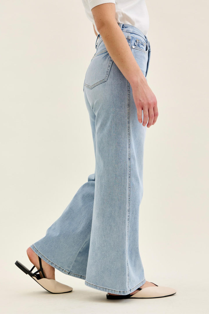 Judy Blue HW TC Retro Wide w/ Curve Coin Pocket Jean