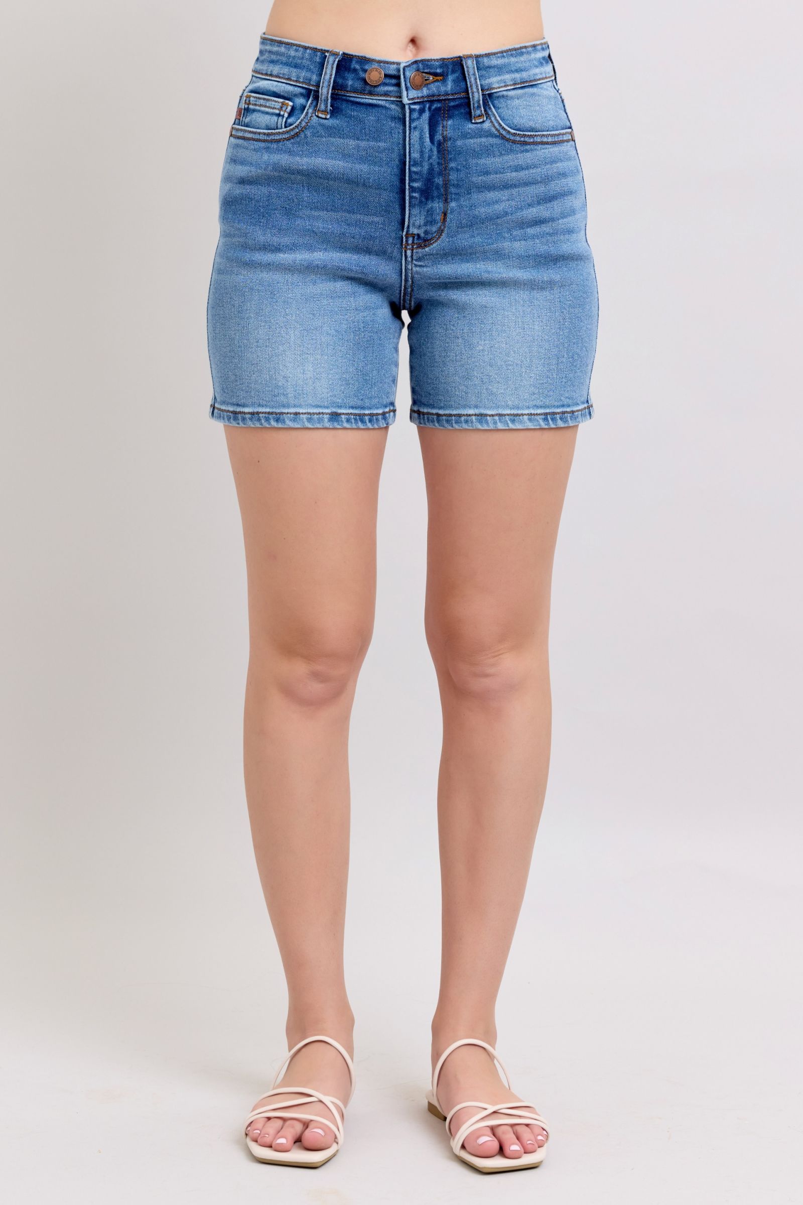 Judy Blue "Quinn" 2-Button Mid Length Dad Short