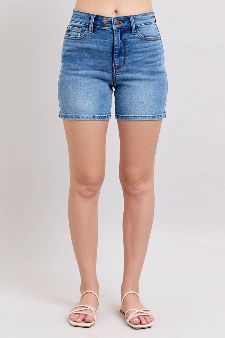 Judy Blue "Quinn" 2-Button Mid Length Dad Short