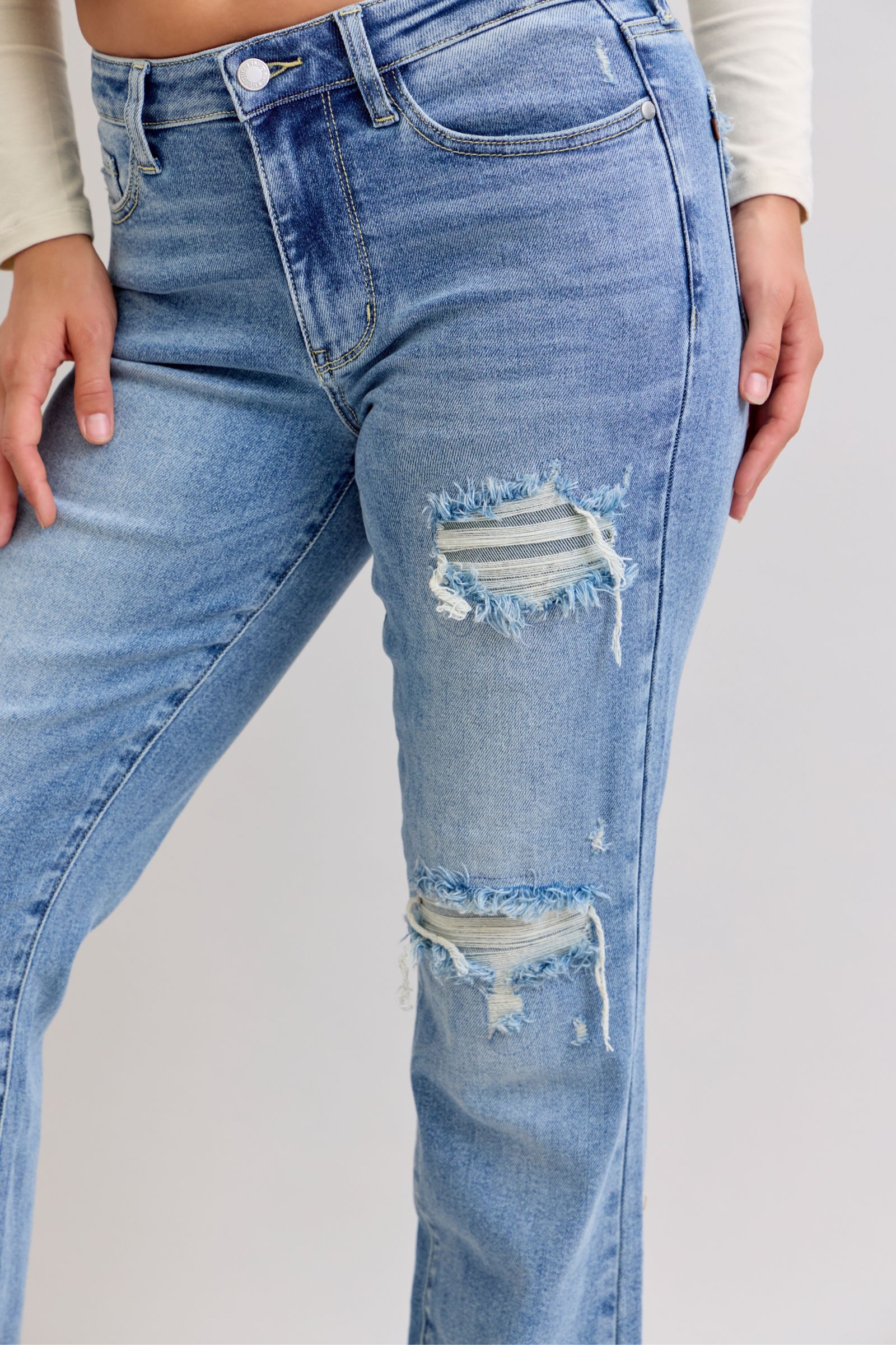Judy Blue Mid Rise 90's Straight Jean Distressed