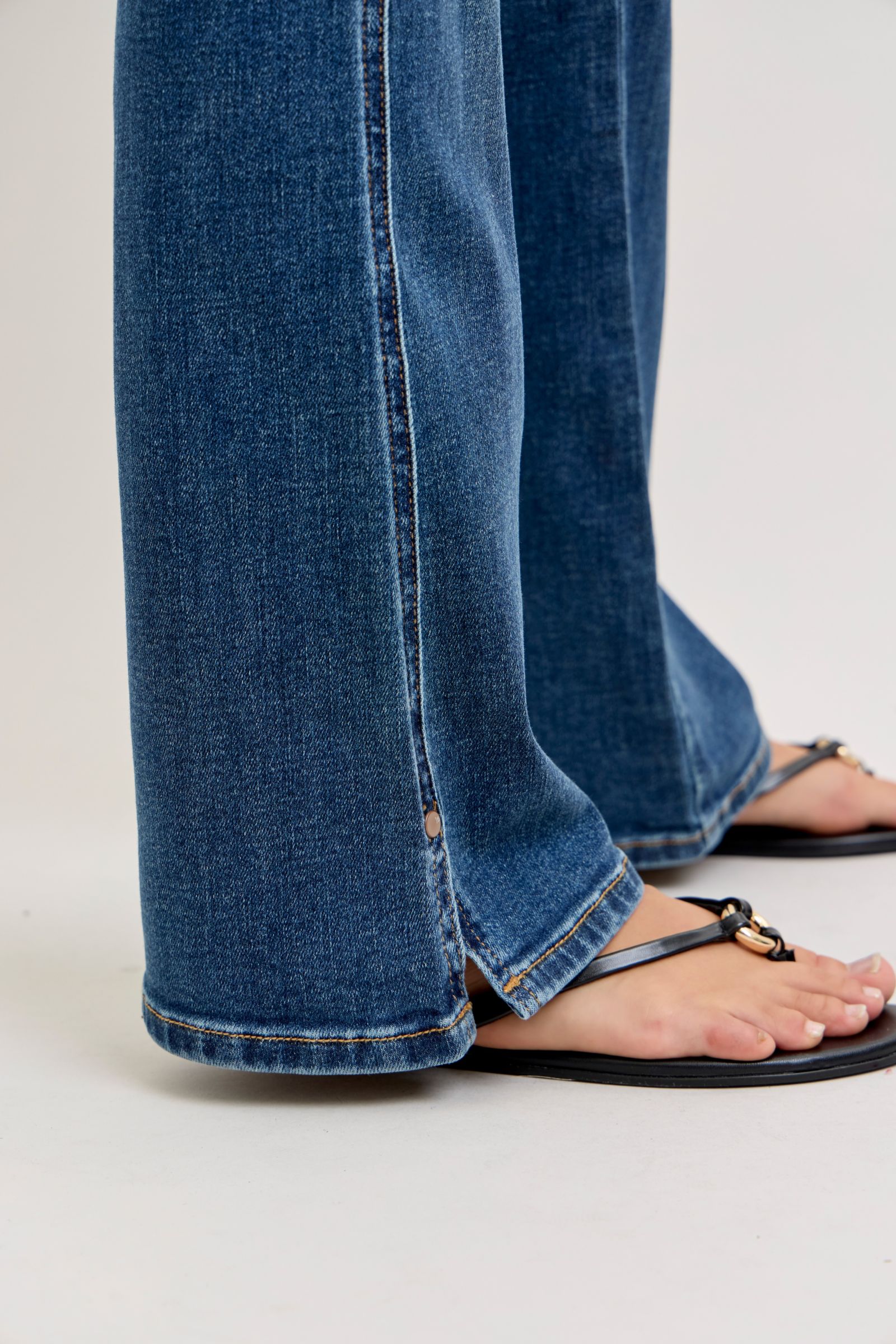 Judy Blue "Atlas" Mid Rise Bootcut with Cell Phone Pocket