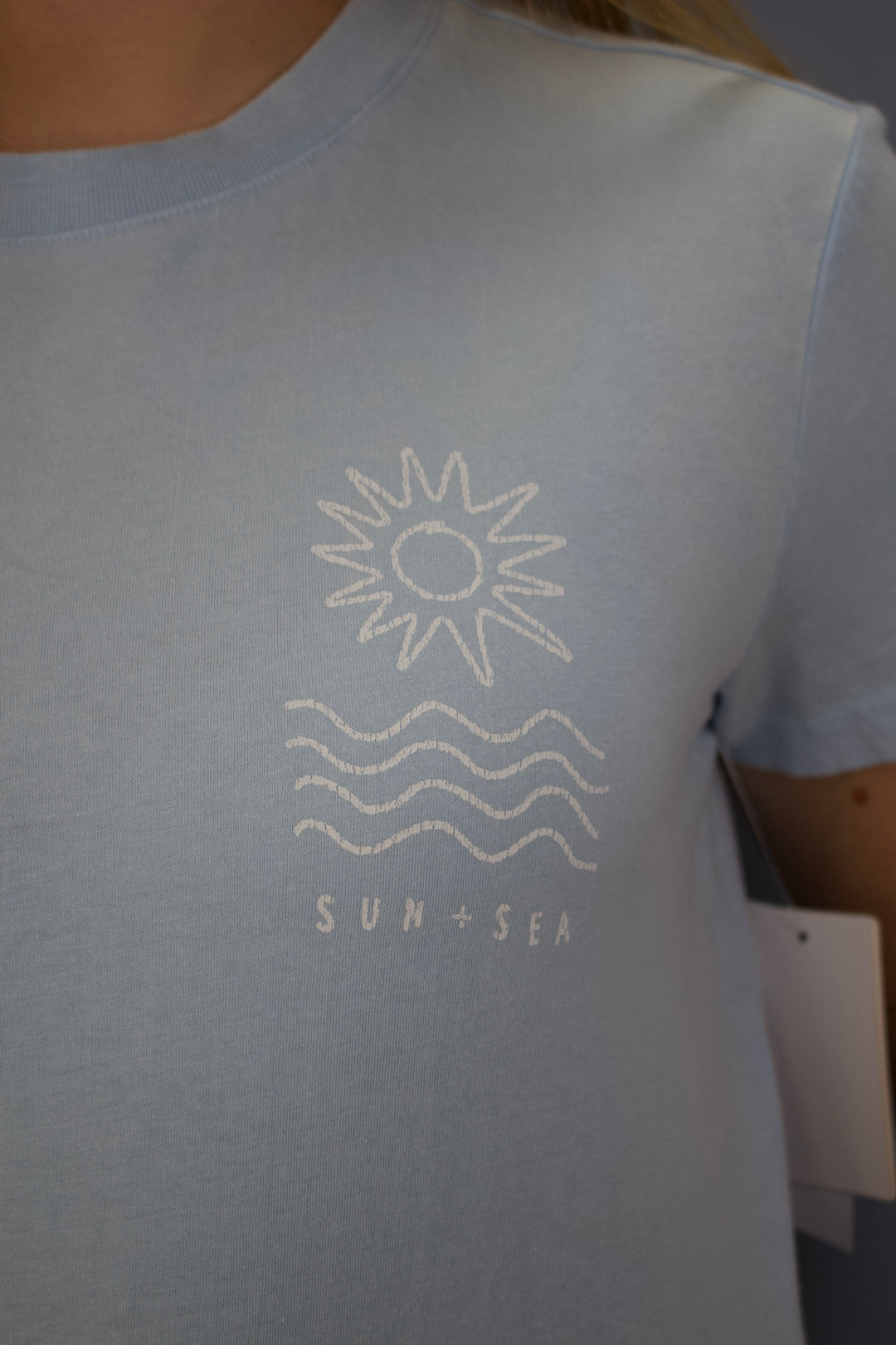 SOAK IN THE SUN SS GRAPHIC TEE