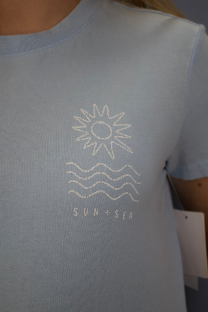 SOAK IN THE SUN SS GRAPHIC TEE