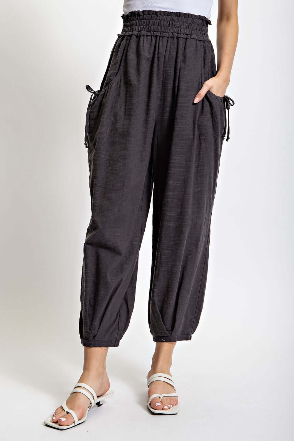 grey relaxed fit pant with functional side pockets